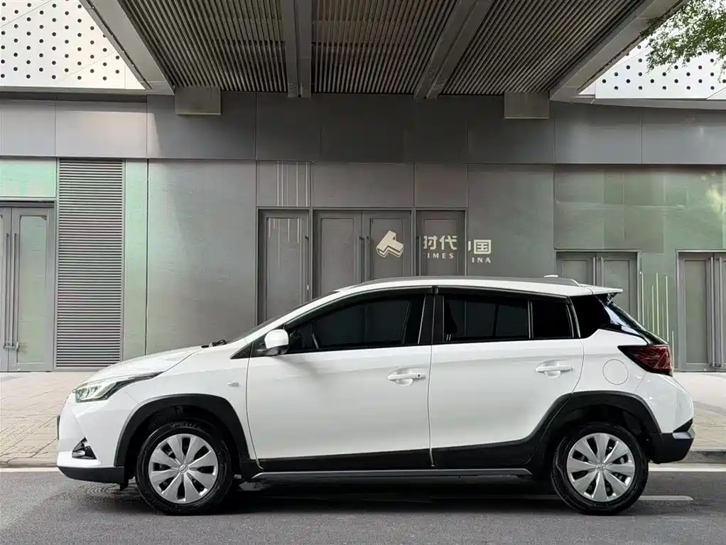Toyota Yaris L 2023 — фото 5