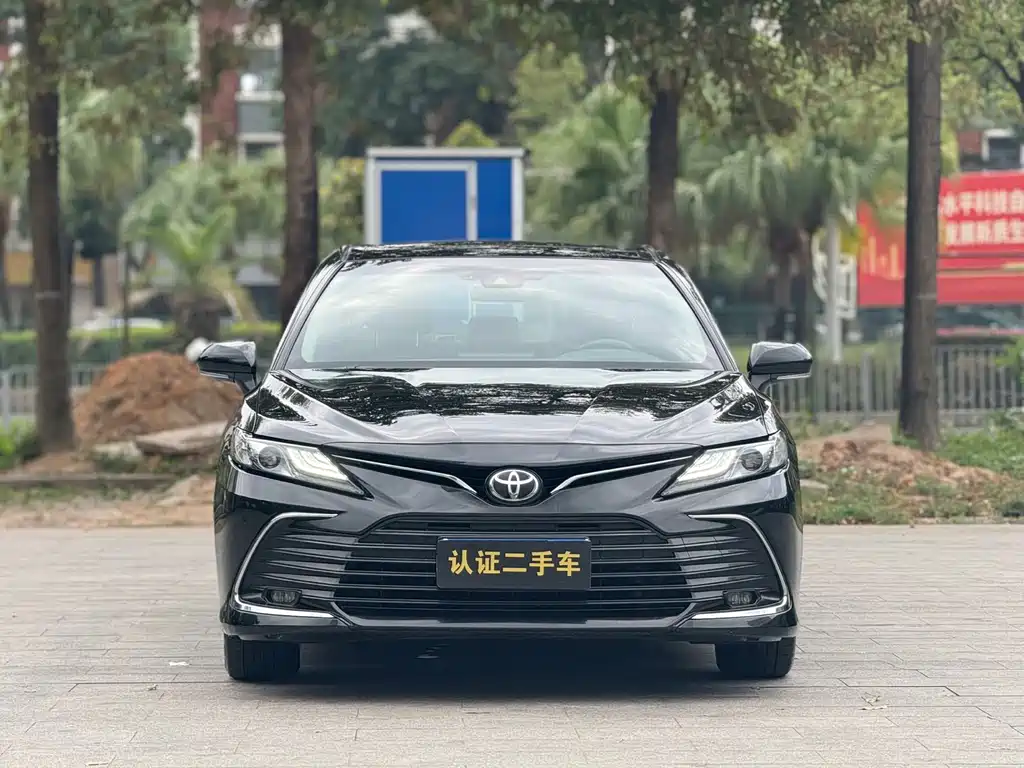 Toyota Camry 2022 — фото 2