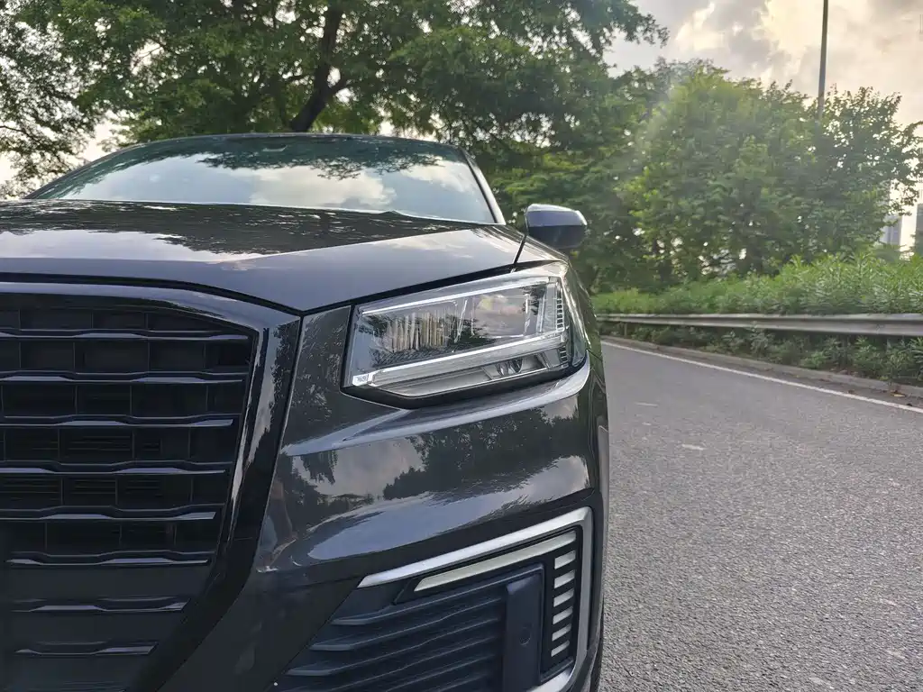 Audi Q2L E-Tron 2020 — фото 25