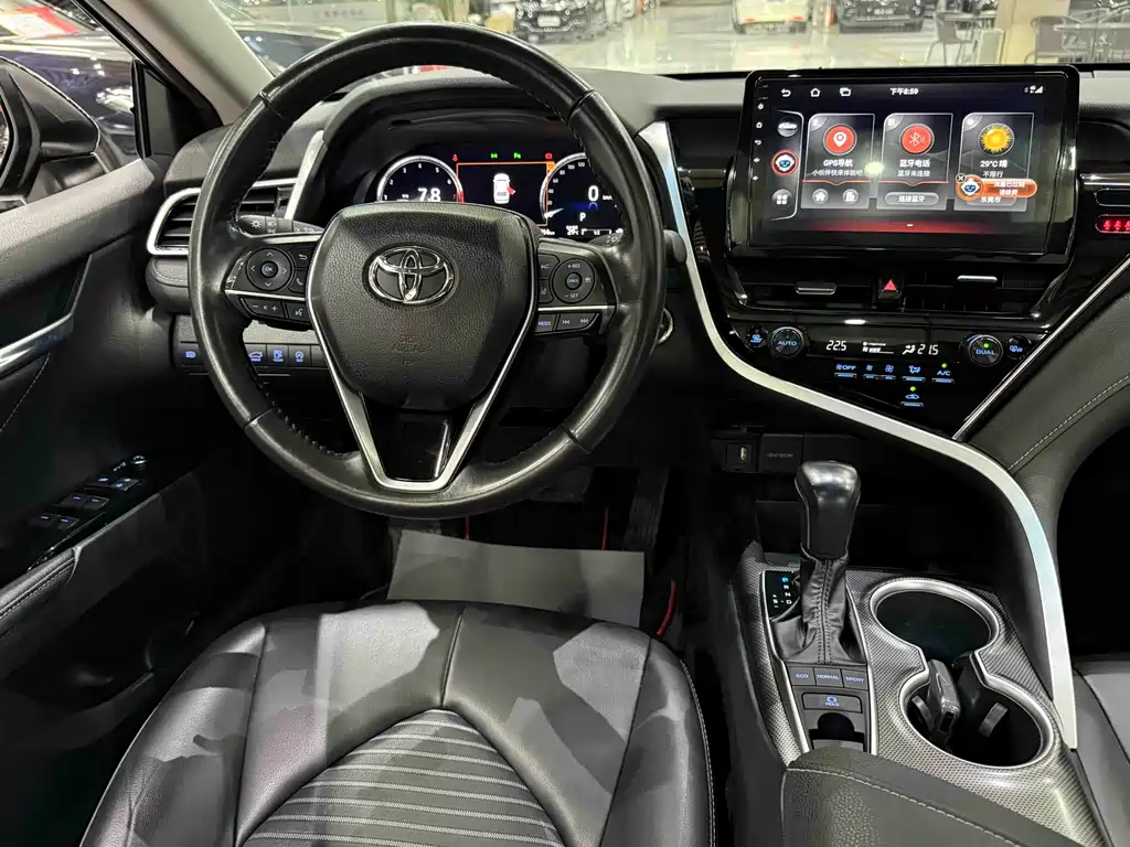 Toyota Camry 2023 — фото 10