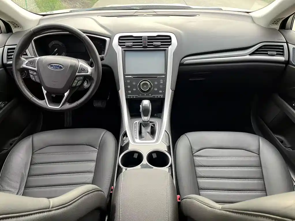 Ford Mondeo 2015 — фото 13