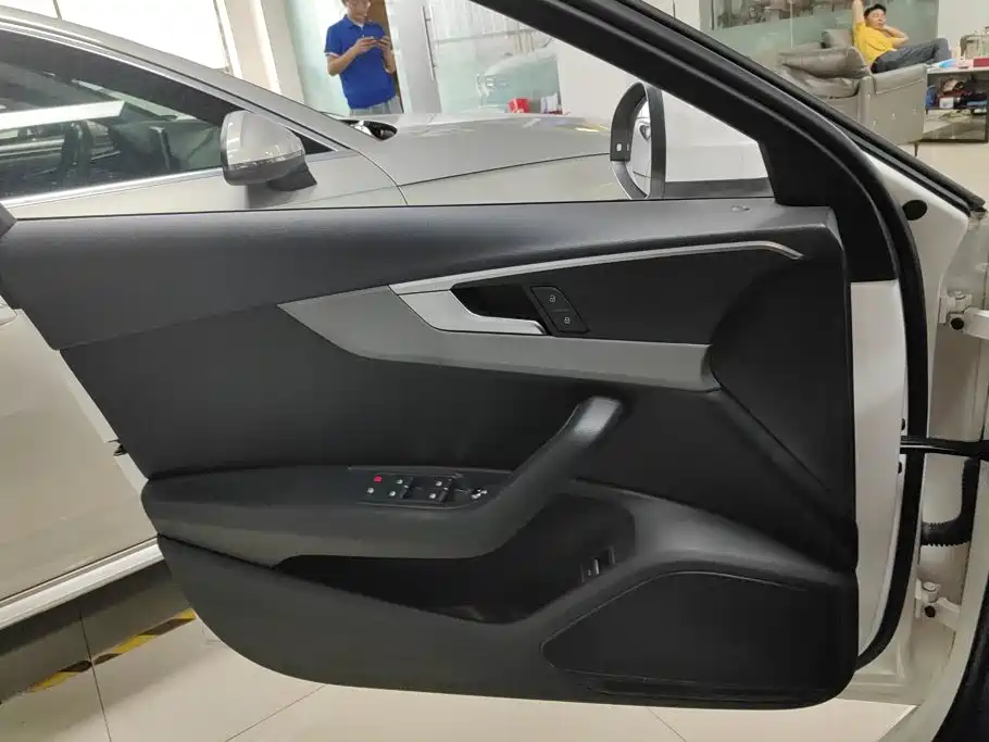 Audi A4L 2018