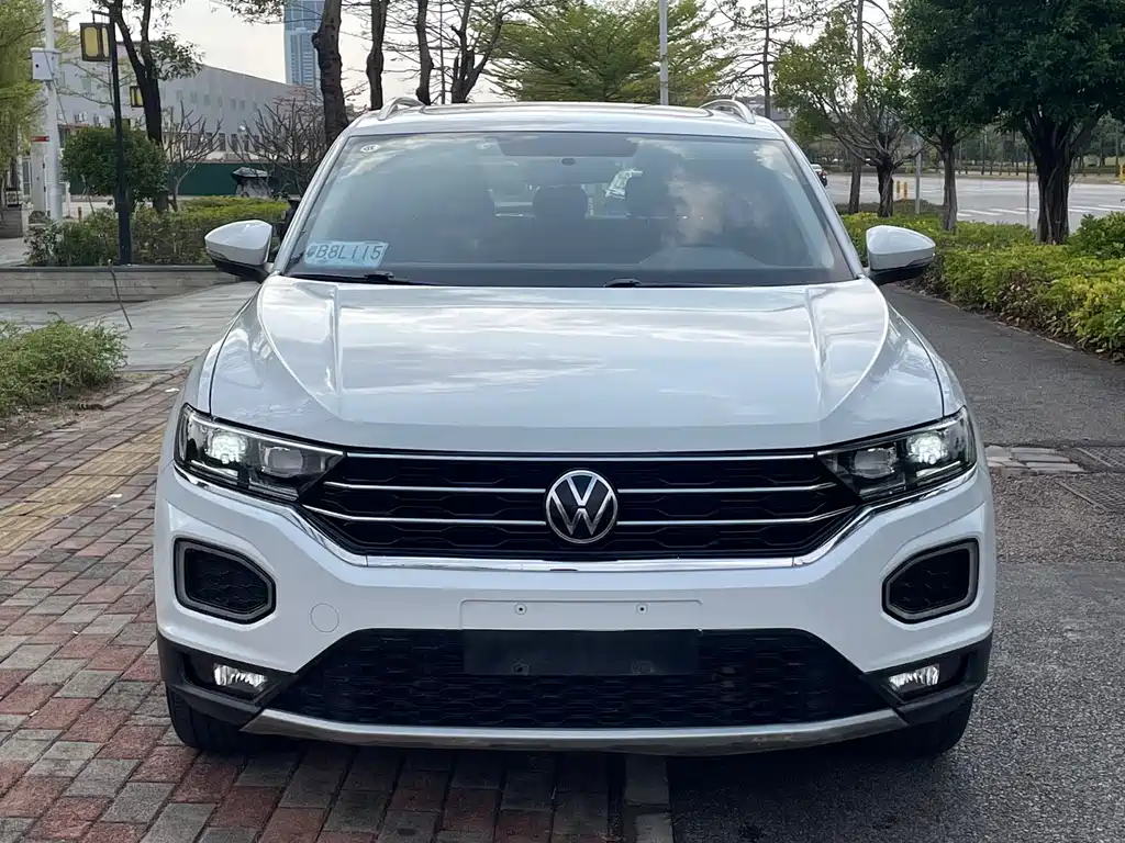 Volkswagen T-Roc 2023 — фото 2
