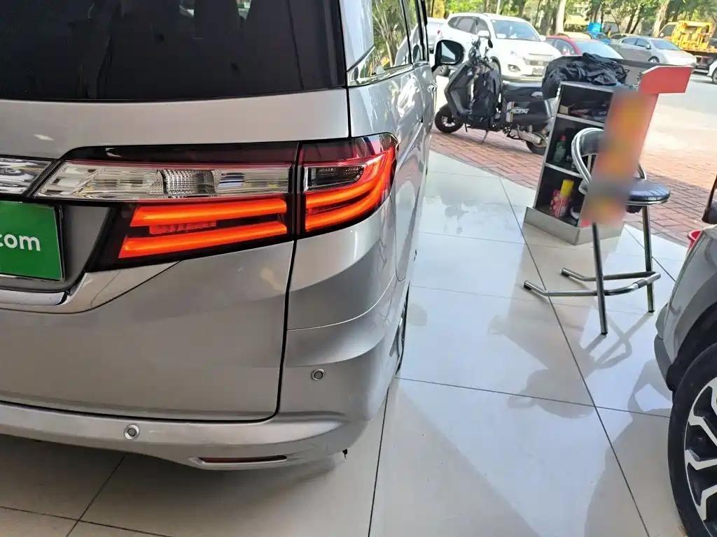 Honda Odyssey 2015 — фото 24