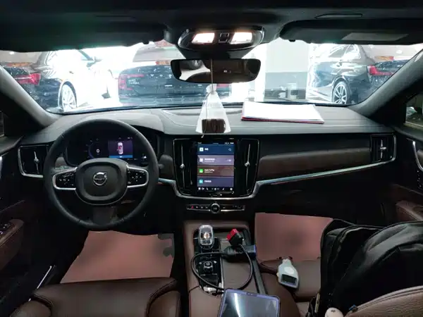 Volvo S90 2023