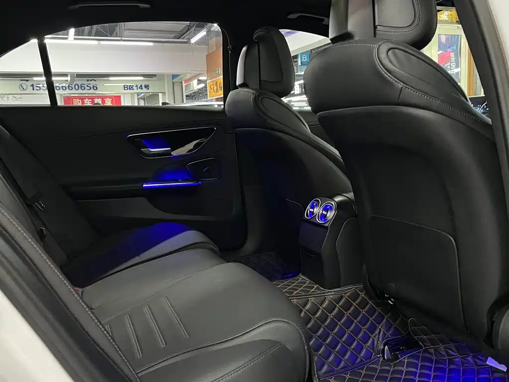 Mercedes-Benz C-Class 2023 — фото 12