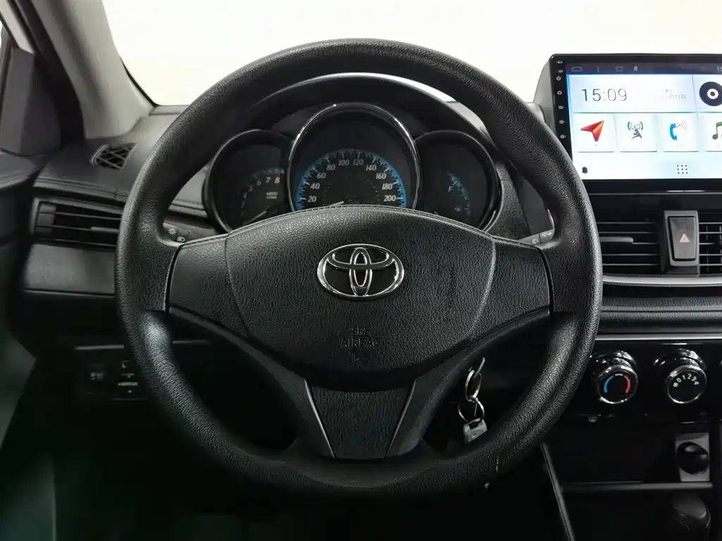 Toyota Yaris L 2019 — фото 13