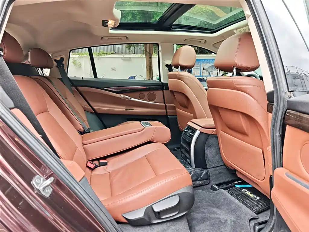 BMW 5 Series GT 2014 — фото 21