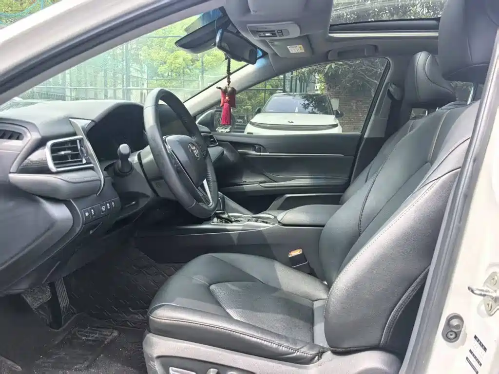 Toyota Camry 2022 — фото 17