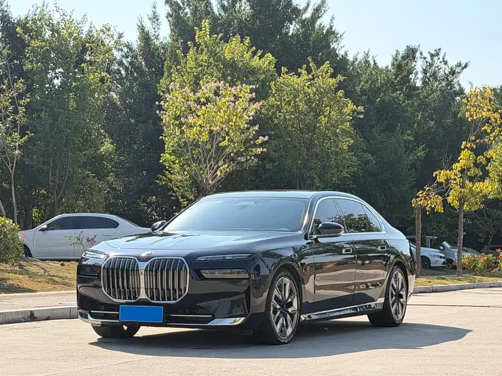 BMW 7 Series 2023 — фото 1