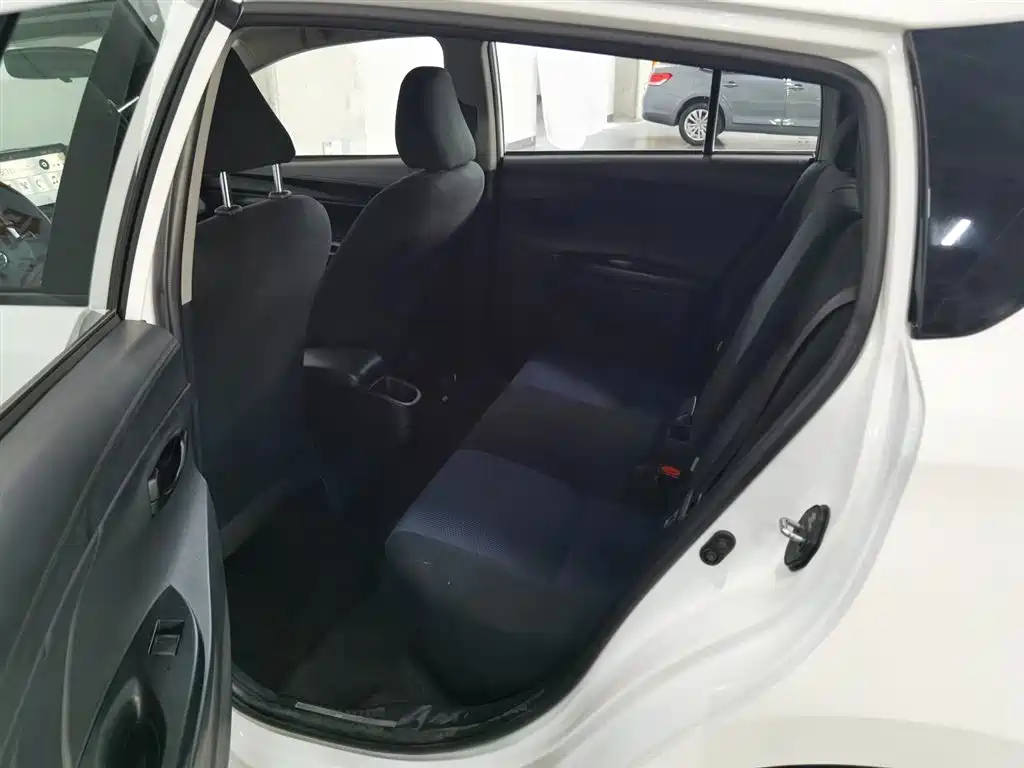 Toyota Yaris L 2019 — фото 11