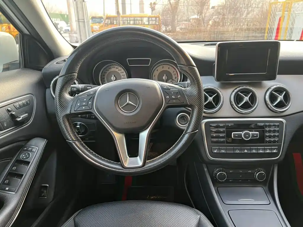 Mercedes-Benz GLA 2015 — фото 9