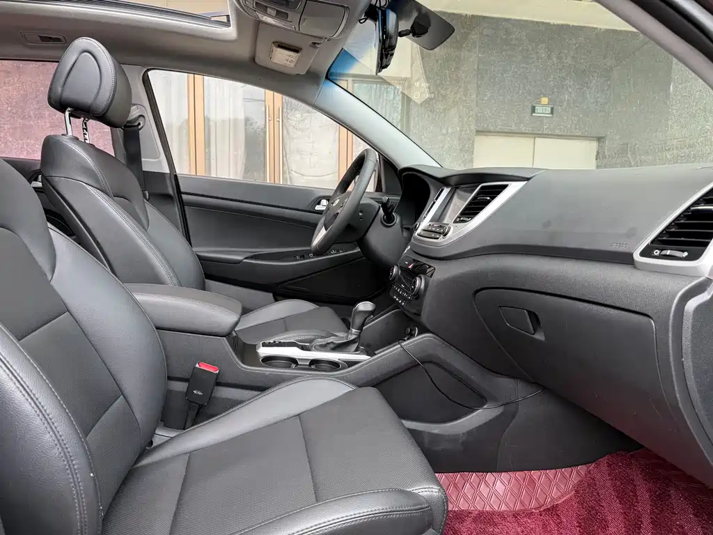 Hyundai Tucson 2017 — фото 12