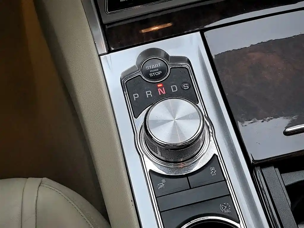 Jaguar XF 2014 — фото 13