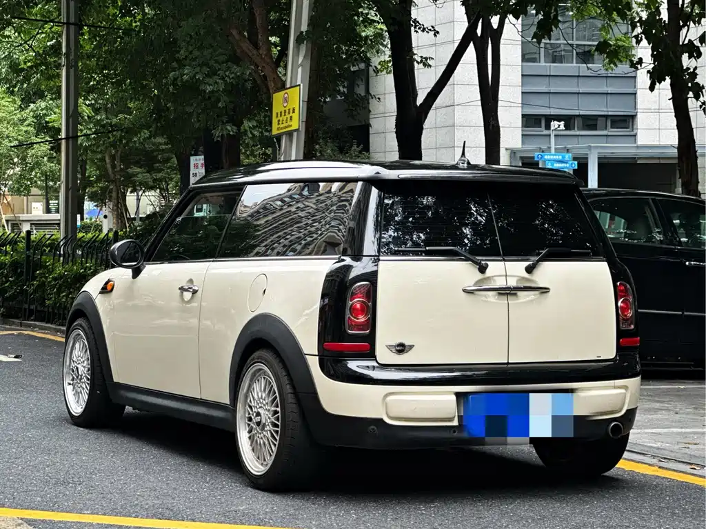MINI Clubman 2012