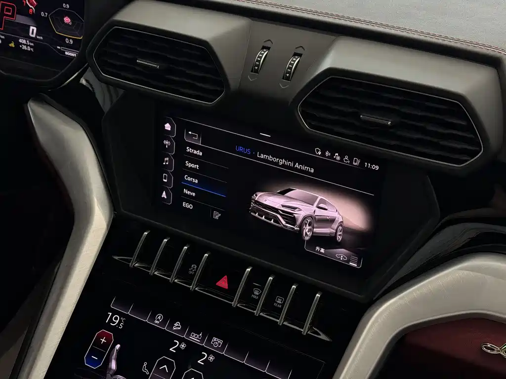 Lamborghini Urus 2018 — фото 25