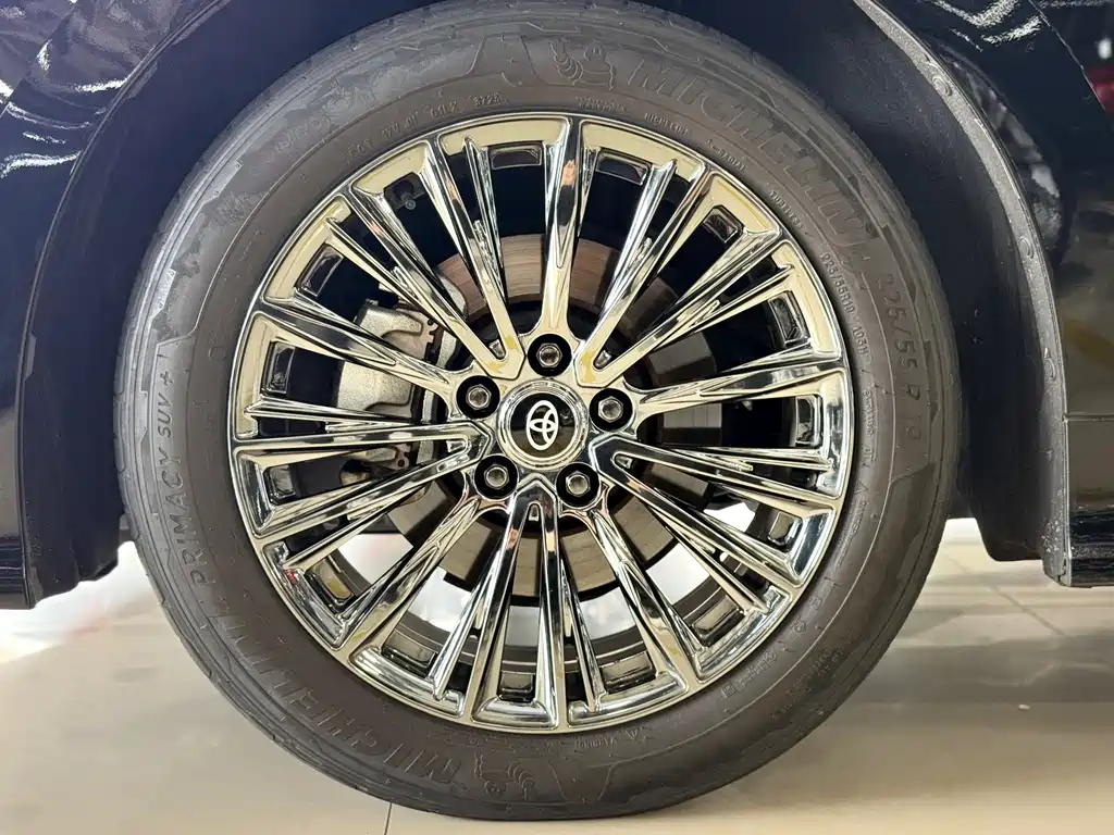 Toyota Alphard 2023 — фото 26