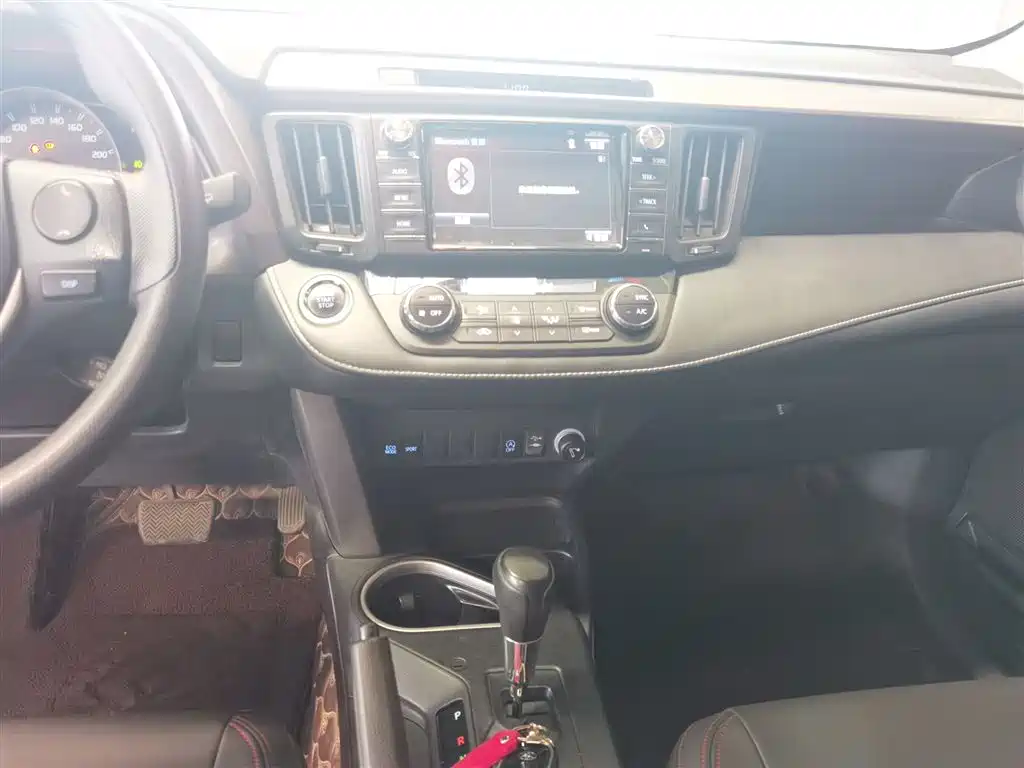 Toyota RAV4 2018 — фото 13