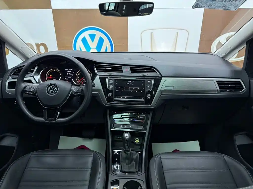 Volkswagen Touran 2022 — фото 10