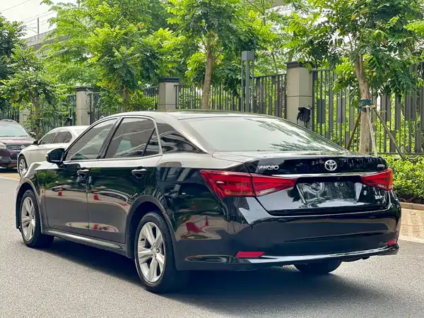 Toyota Crown 2015