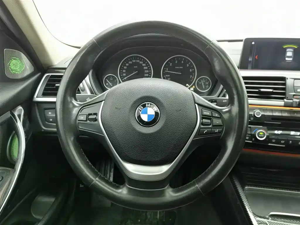 BMW 3 Series 2019 — фото 11