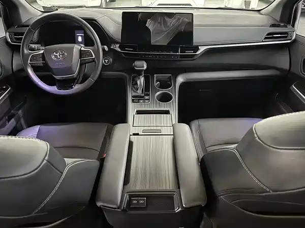 Toyota Sienna 2024