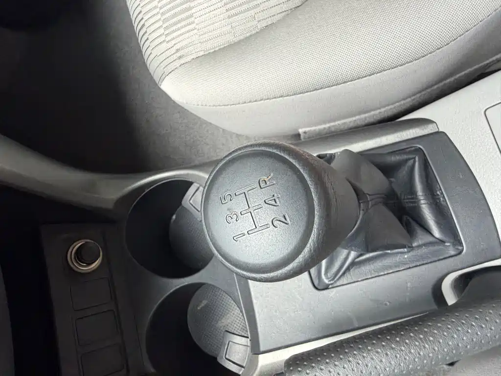 Toyota RAV4 2010 — фото 23