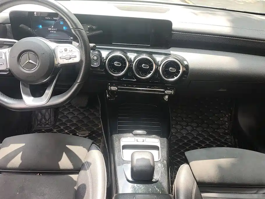 Mercedes-Benz A-Class 2019 — фото 13