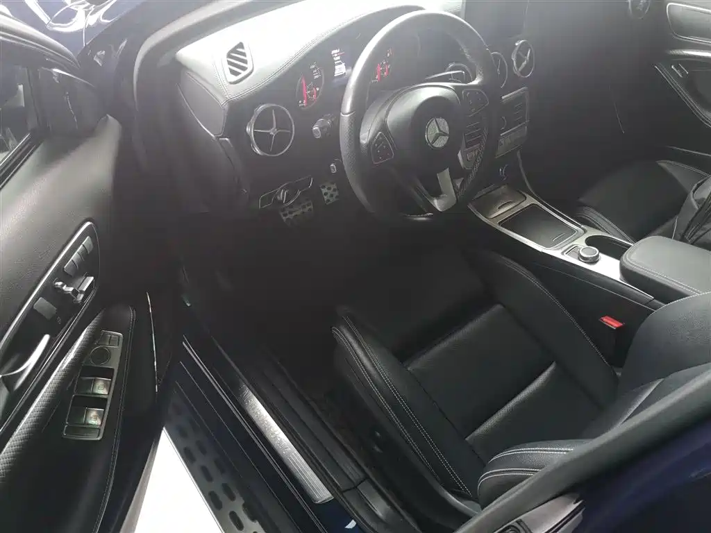 Mercedes-Benz GLA 2018 — фото 16
