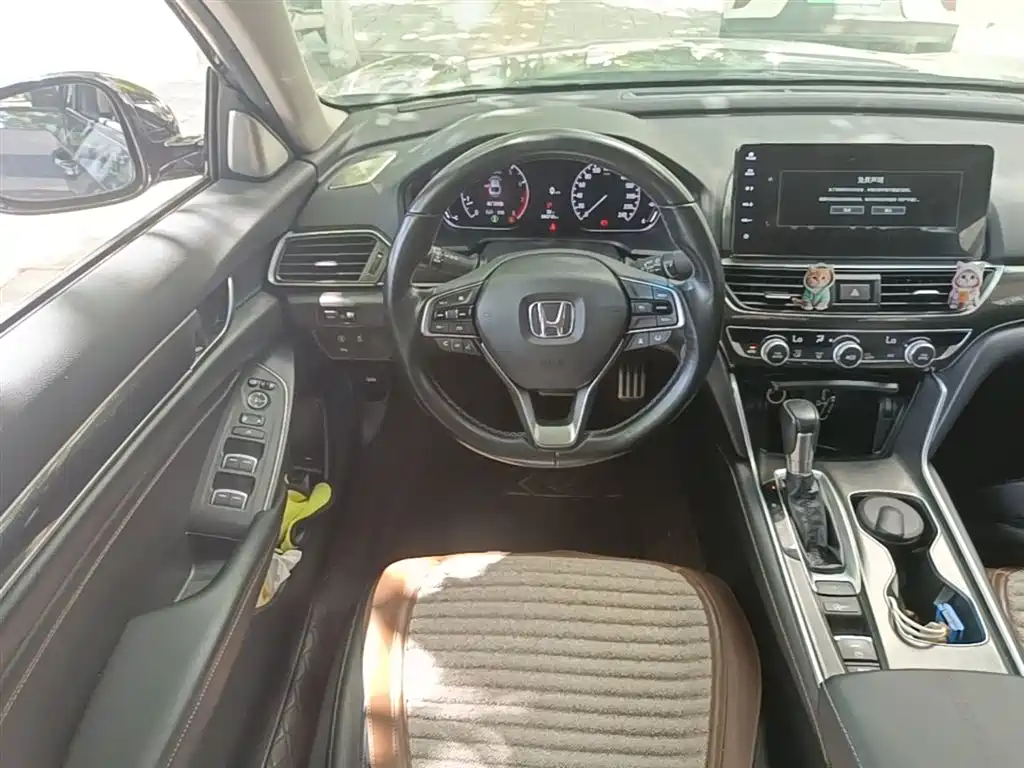 Honda Accord 2022 — фото 11