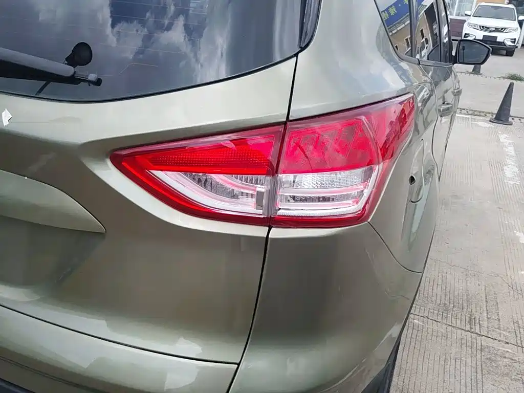Ford Kuga 2015 — фото 8