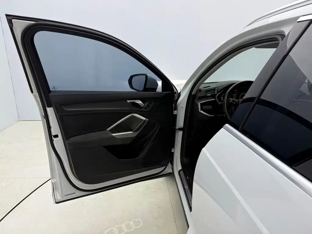 Audi Q3 2021 — фото 19