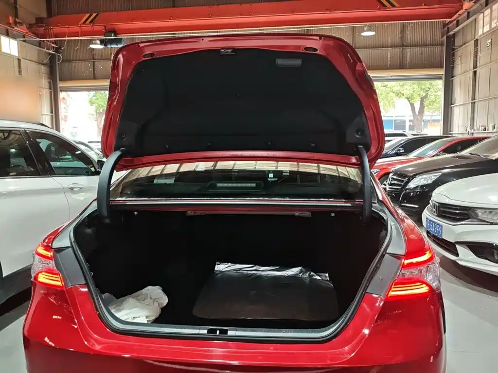 Toyota Camry 2022 — фото 15
