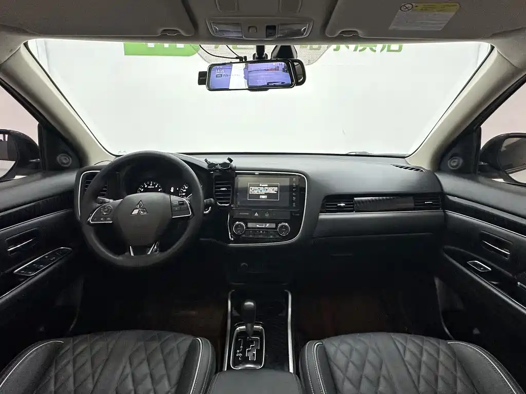 Mitsubishi Outlander 2022 — фото 10
