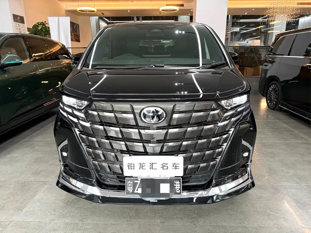 Toyota Alphard 2026 — фото 1