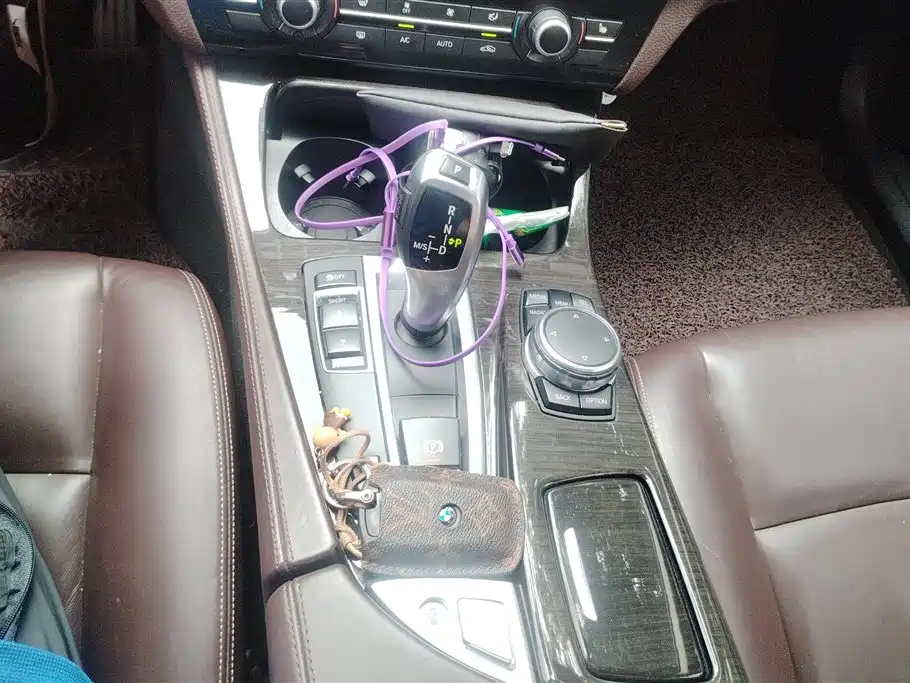 BMW 5 Series 2016 — фото 16
