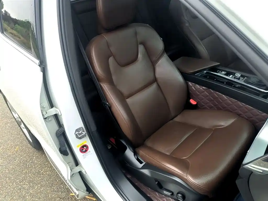 Volvo XC60 2020 — фото 25