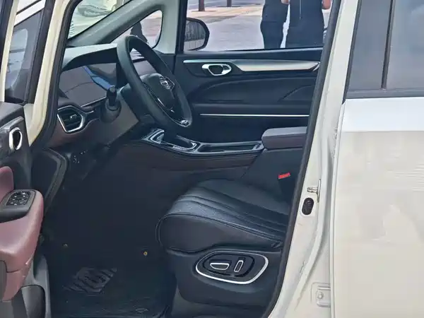 GAC Trumpchi M6 2023
