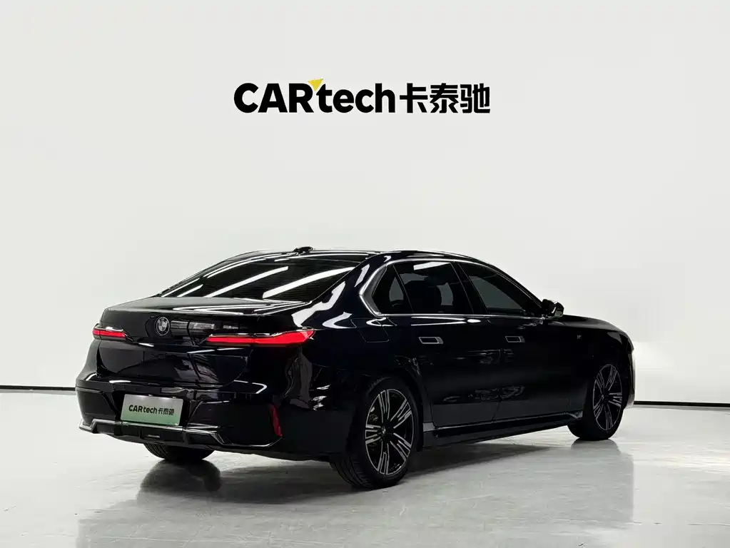 BMW i7 2025 — фото 25