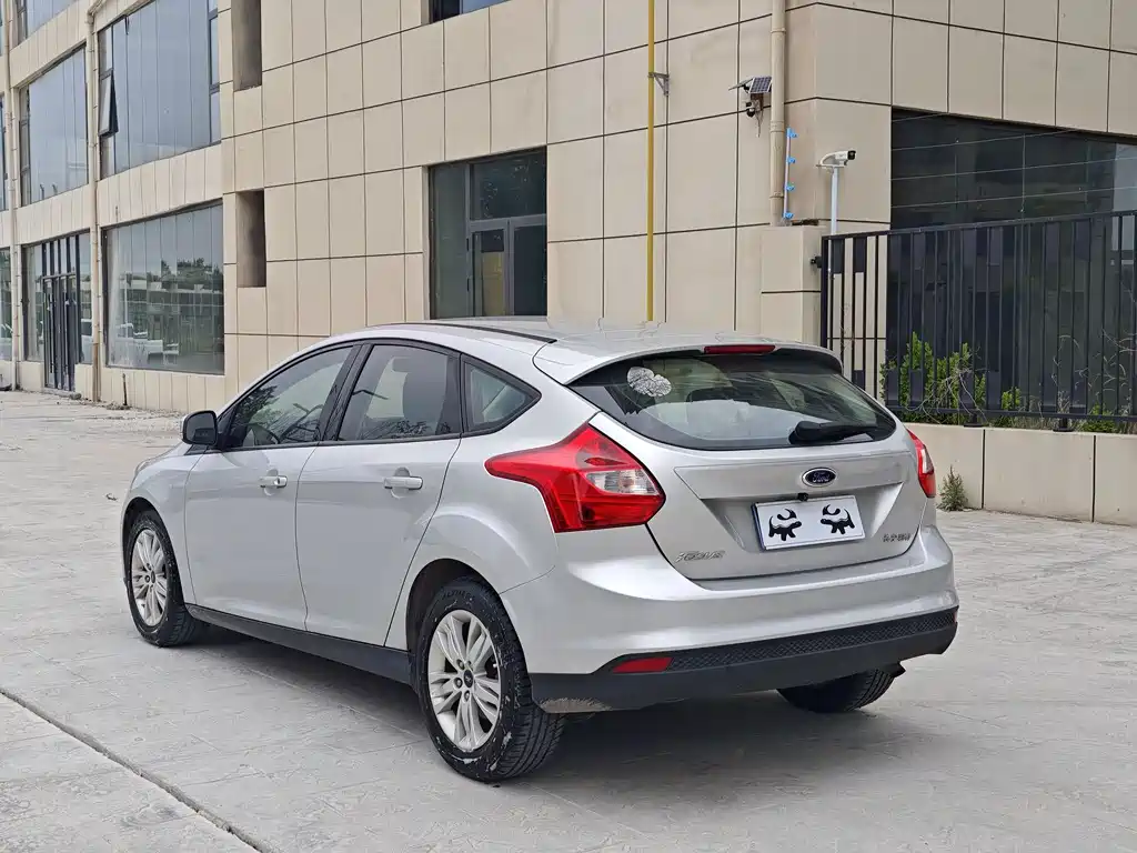 Ford Focus 2014 — фото 4