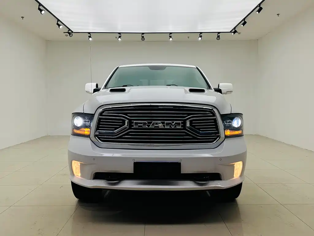 RAM Trucks 2016 — фото 2