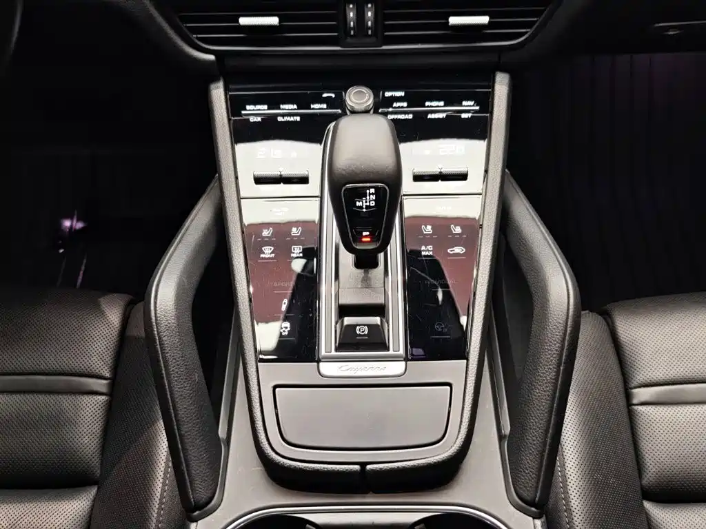 Porsche Cayenne 2021 — фото 16