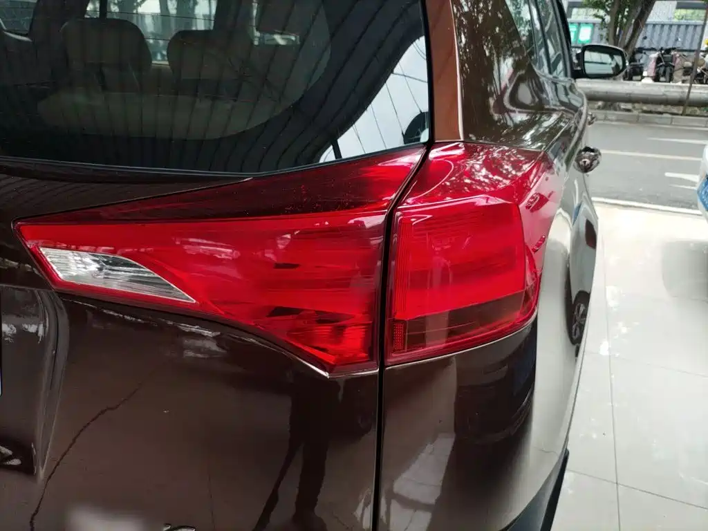 Toyota RAV4 2014 — фото 24