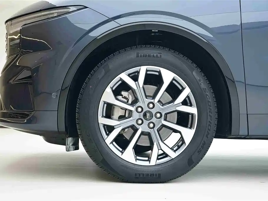 Ford Edge 2023 — фото 15
