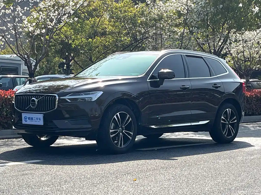 Volvo XC60 2019 — фото 1
