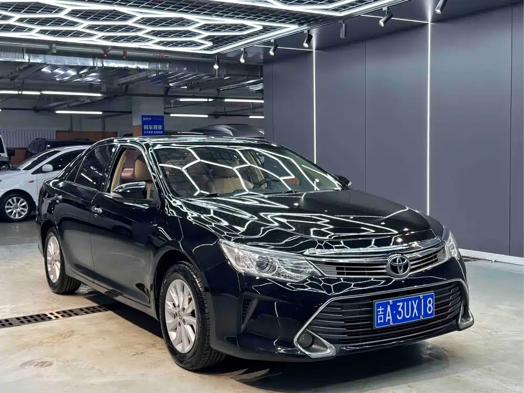Toyota Camry 2015 — фото 3
