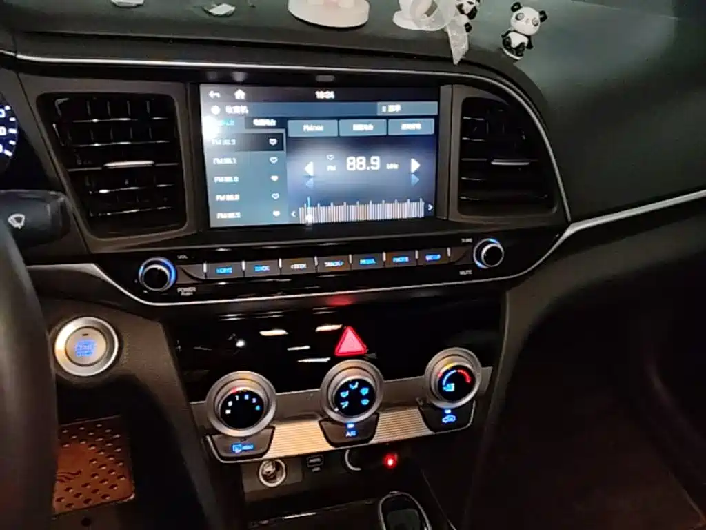 Hyundai Elantra 2020 — фото 13