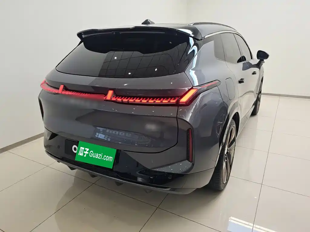 Lynk & Co 08 EM-P 2025