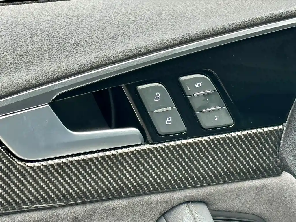 Audi A4L 2023 — фото 24