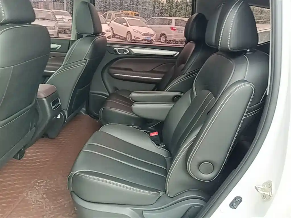 GAC Motor Trumpchi M6 2023 — фото 17